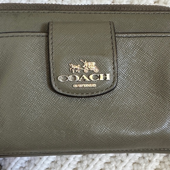 💥HOST PICK 💥Coach Sage Green Wristlet Clutch - Picture 16 of 16
